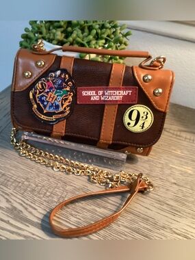⚡️ Harry Potter Hogwarts Trunk Crossbody Bag & Wallet - NWOT ⚡️